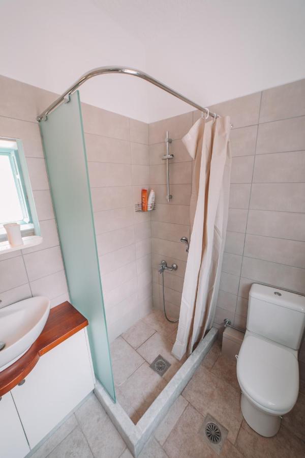 George Seafront Suites Néon Oítilon Exteriör bild