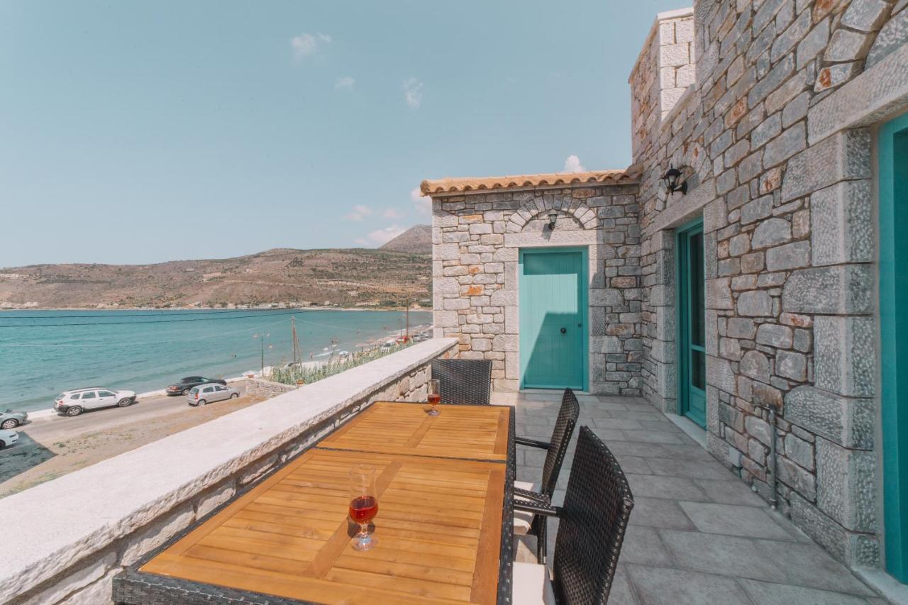 George Seafront Suites Néon Oítilon Exteriör bild