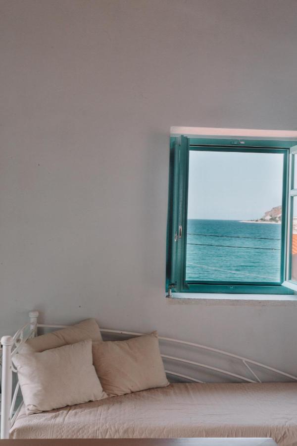 George Seafront Suites Néon Oítilon Exteriör bild