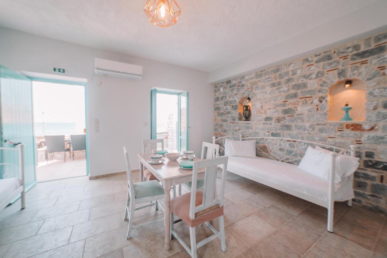 George Seafront Suites Néon Oítilon Exteriör bild
