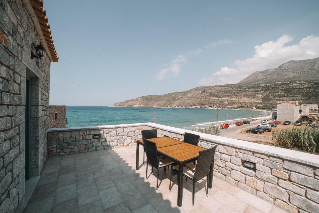 George Seafront Suites Néon Oítilon Exteriör bild