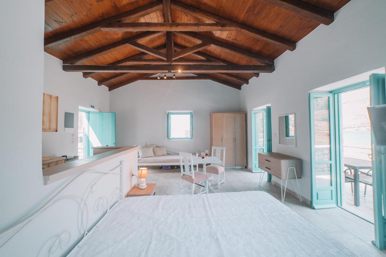 George Seafront Suites Néon Oítilon Exteriör bild